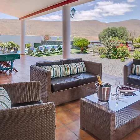 Villa De Lujo Con Piscina Privada Y Tetir