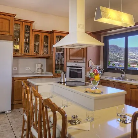 Villa De Lujo Con Piscina Privada Y Tetir